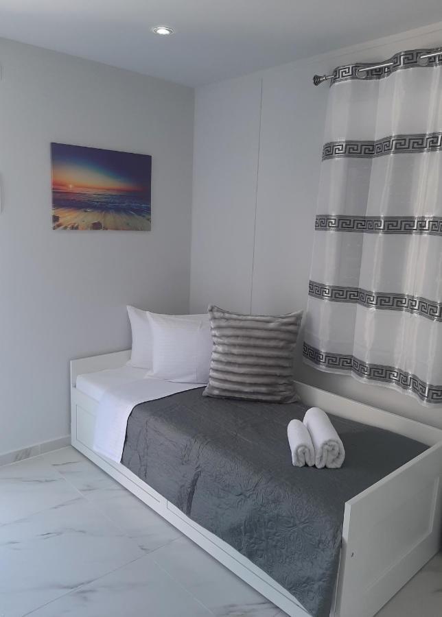 Krikonis Near Athens Airport Apartment